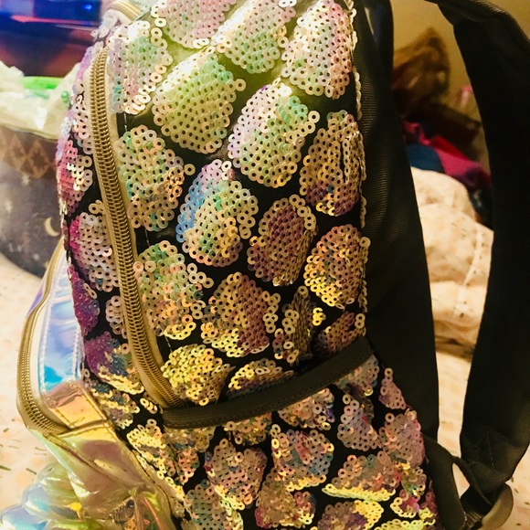 Backpack - Picture 6 of 8